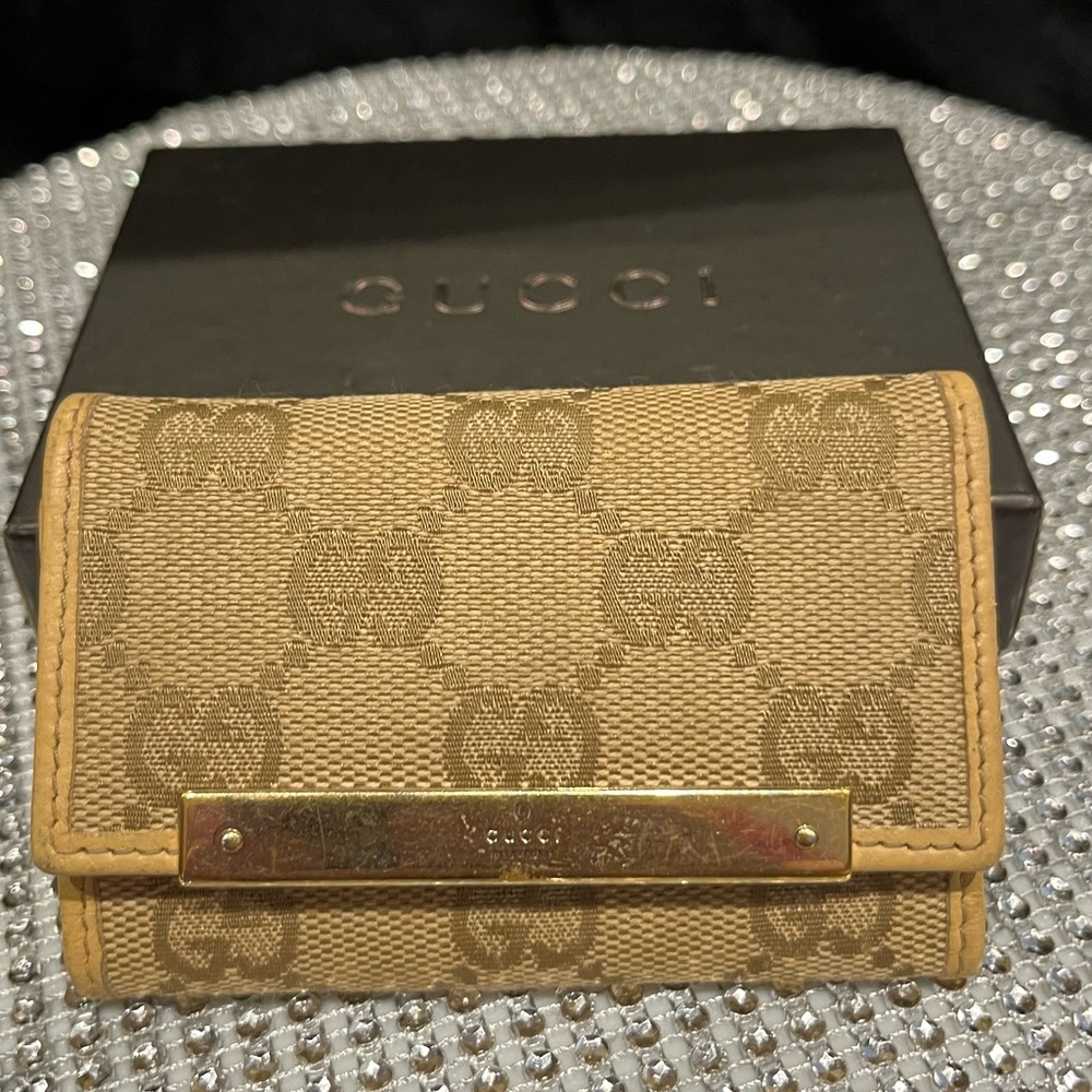 Authentic Gucci EUC GG Monogram 6 Keyring Wallet